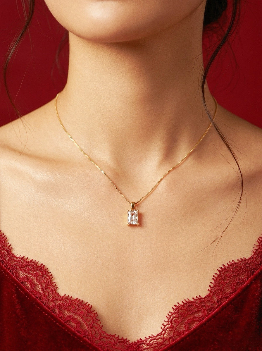 The Solitaire Pendant